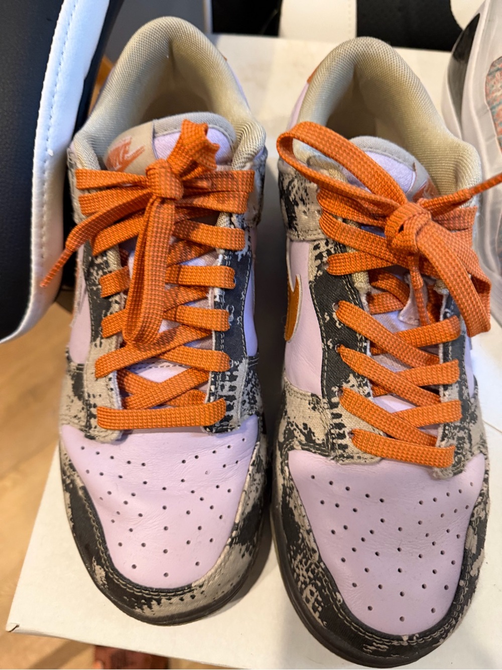 Nike Kids Low-Top Sneakers in Light Purple and Orange
